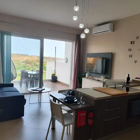 Ta' Frangisku - Modern Overlooking Valley With Distant Seaview Апартаменты